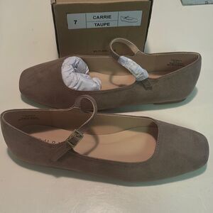 **BRAND NEW IN BOX JOURNEE COLLECTION **